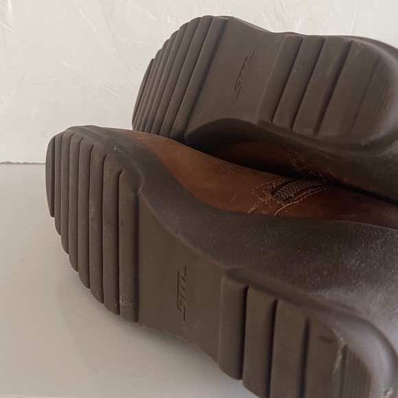 Alanni Leather Boot in a Beautiful Cognac Color, Size 7.5. - Picture 4 of 6